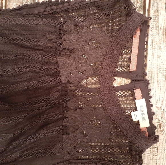 💐Taylor & Sage sleeveless lace boho top - Picture 4 of 4